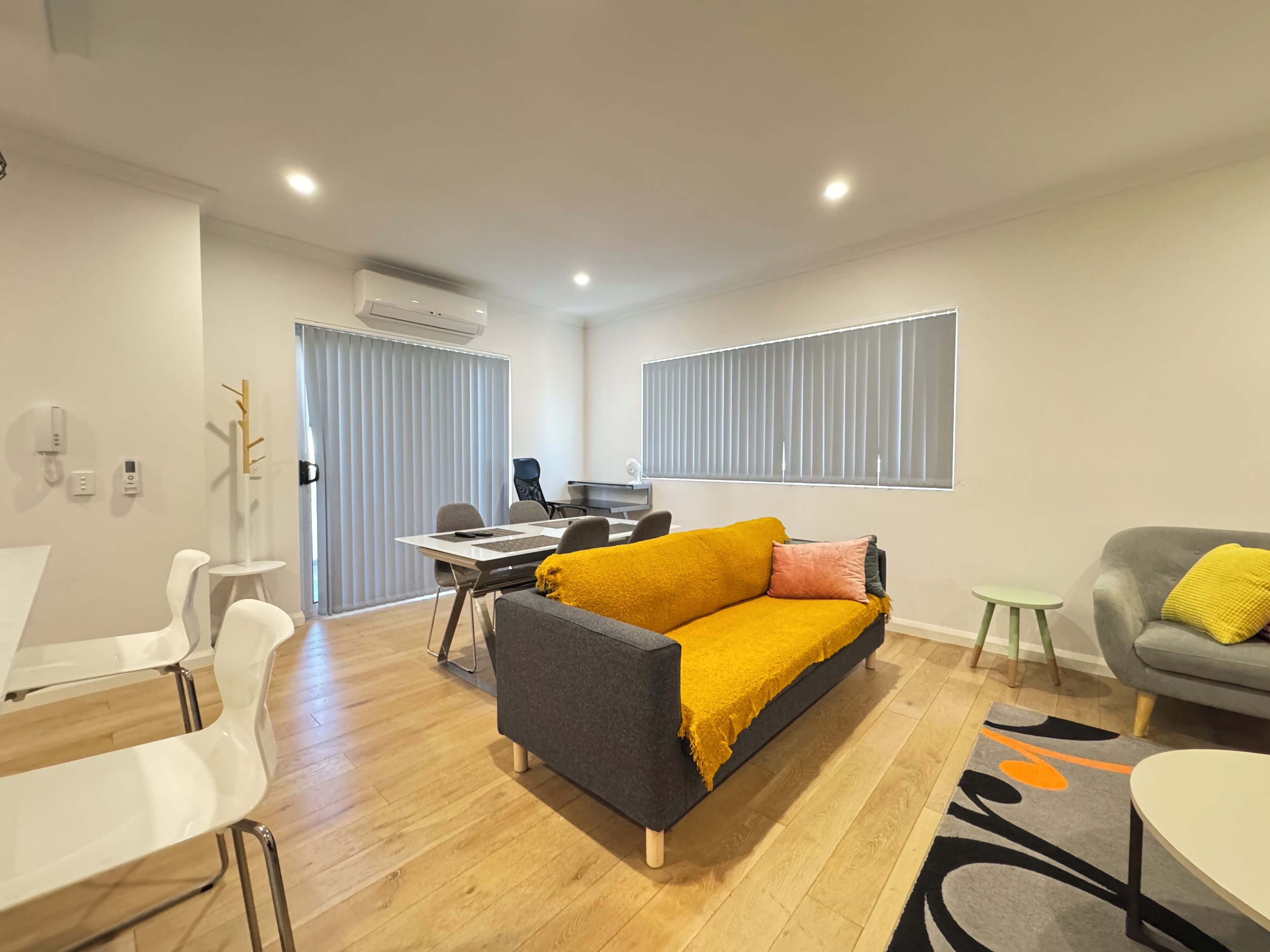 Blissful Modern Apartment - Ascot