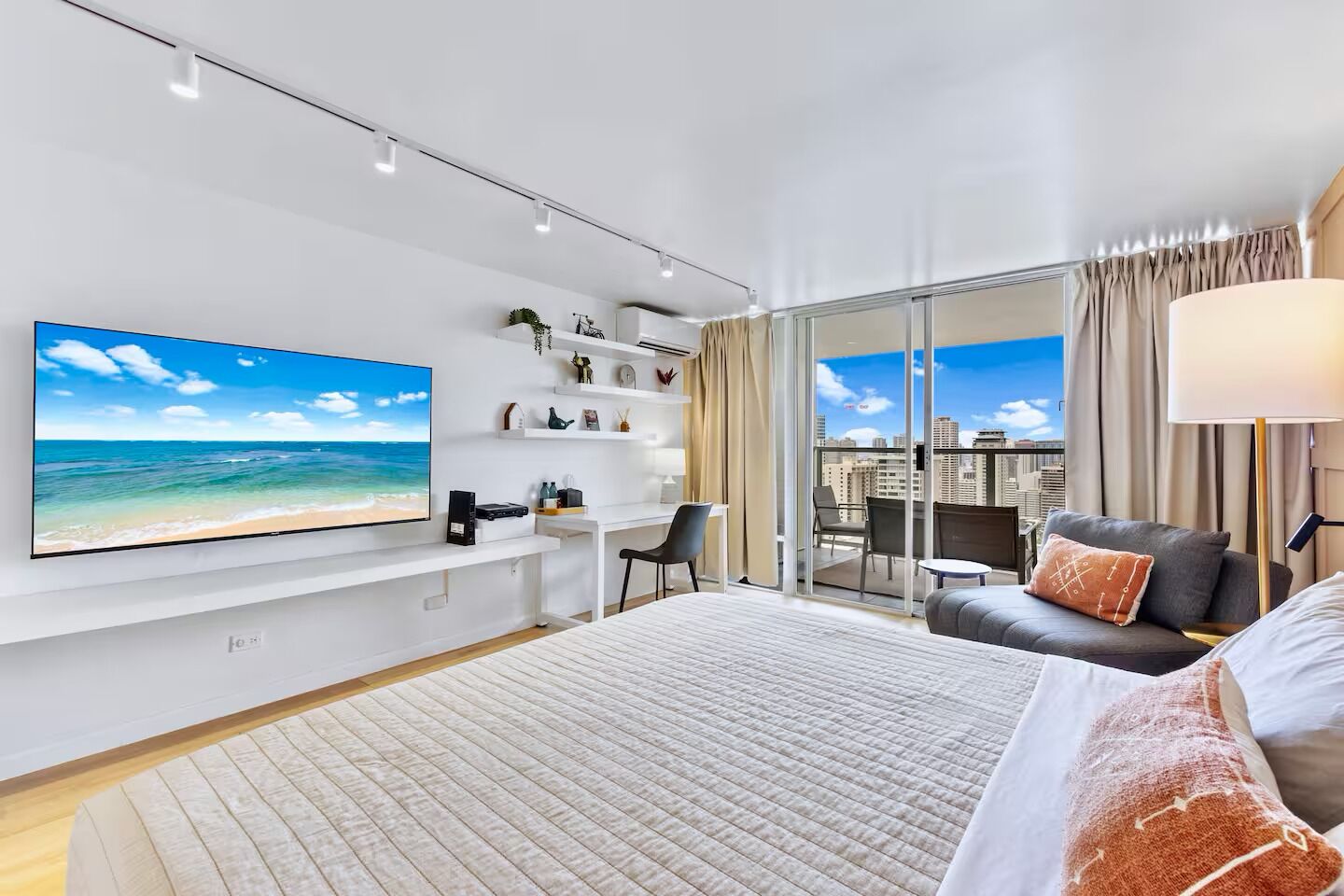 33F-High Floor-Beautiful & Cozy-Waikiki Studio w/City & Ocean Views