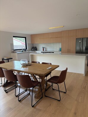 Unclassified image, 4 of 16, button - Beach Retreat - Blairgowrie (Blairgowrie)