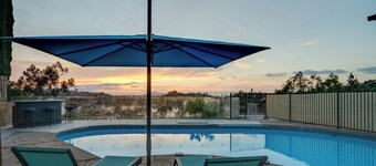 Sol vista villa a Spacious 4-bedroom house, a poolside living above the city.