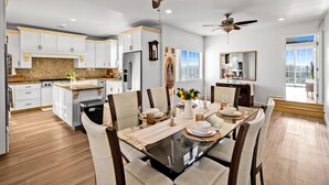 Dining - Sol vista villa a Spacious 4-bedroom house, a poolside living above the city. (El Cajon)