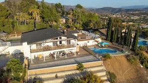 Exterior - Sol vista villa a Spacious 4-bedroom house, a poolside living above the city. (El Cajon)