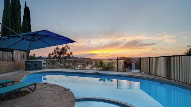Pool - Sol vista villa a Spacious 4-bedroom house, a poolside living above the city. (El Cajon)