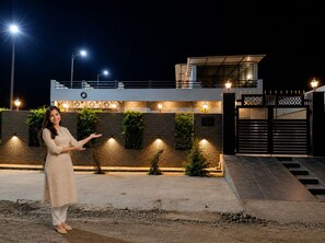 المنشأة من الخارج