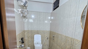 Deluxe Double Room | Bathroom - HOTEL SRB SUITES - TPT (Tirupati)