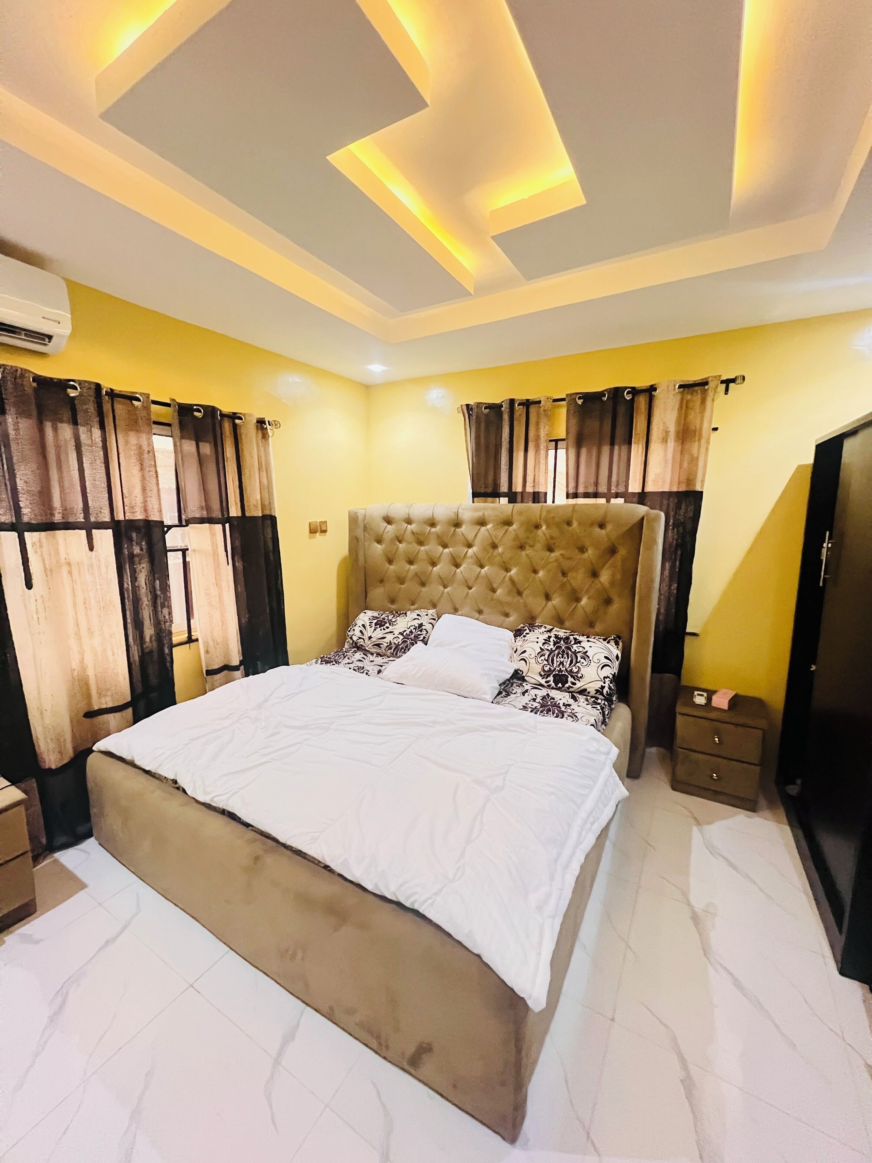 2 chambres, fer et planche à repasser, Wi-Fi, draps fournis