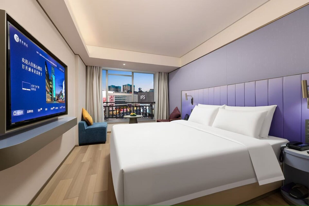 Blackout curtains, soundproofing, free WiFi, bed sheets