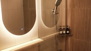 Phòng, quang cảnh thành phố | Phòng tắm | Giấy vệ sinh 
