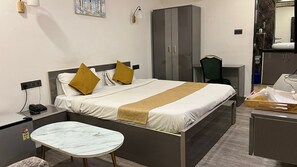 Premium Double Room - The Boss (Hingna)
