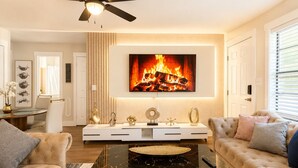 Living area - Luxury Modern Apartment weekly discount & monthly (Cullman)