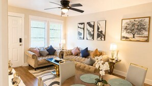Dining - Luxury Modern Apartment weekly discount & monthly (Cullman)