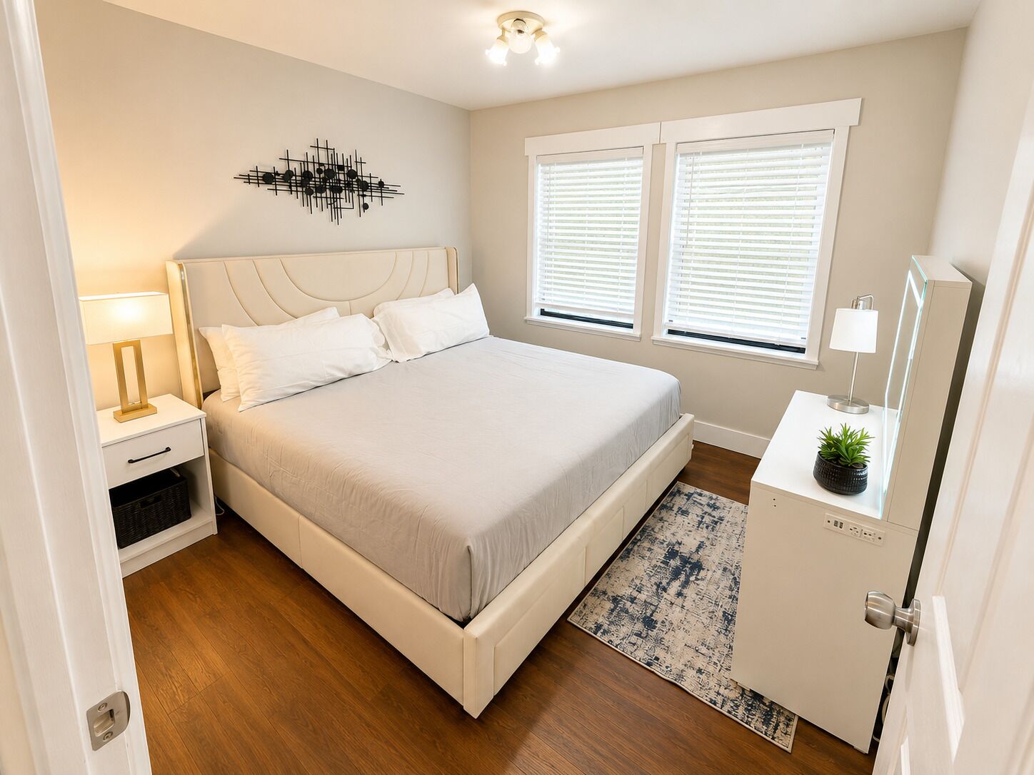 Iron/ironing board, WiFi, bed sheets