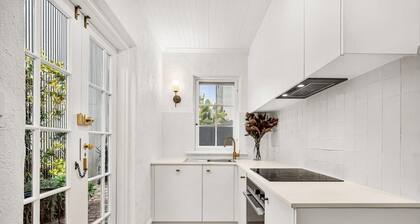 Renovated character cottage, walk to Melbourne St and the city