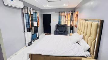 1 chambre, fer et planche à repasser, Wi-Fi gratuit, draps fournis