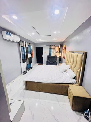 Room -  Modern & Clean Studio Apartment in Ipaja, Lagos,24/7 Power, Secure & Fast WiFi (Lagos)