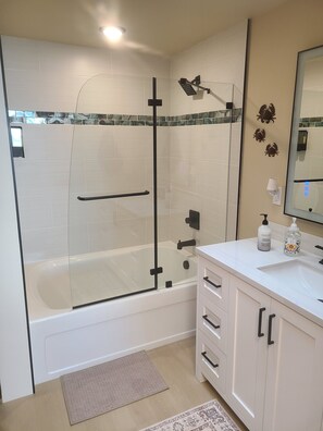 Bathroom - Beachfront retreat on Sunset Beach (Oak Harbor)