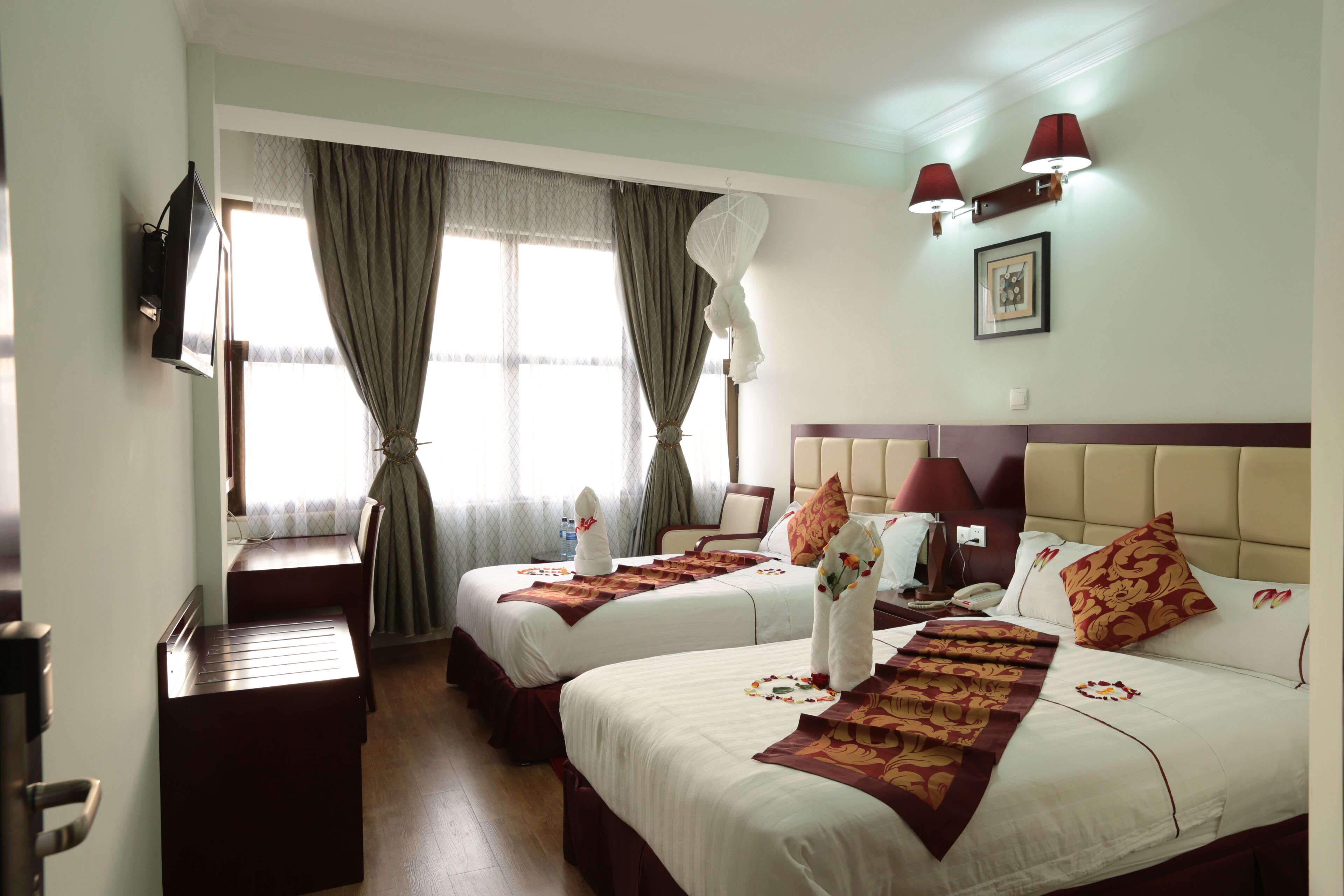 Deluxe Double or Twin Room, City View | Desk, laptop workspace, iron/ironing board (on request), WiFi (free)