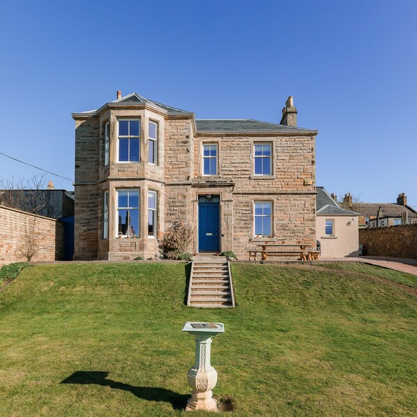 Exterior - Beautiful house with amazing sea views in the heart of Elie. (Elie and Earlsferry)