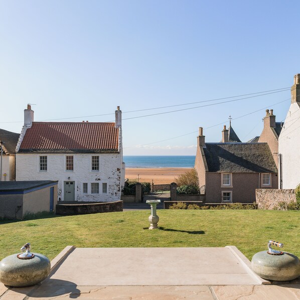 Unclassified image, 1 of 7, button - Beautiful house with amazing sea views in the heart of Elie. (Elie and Earlsferry)