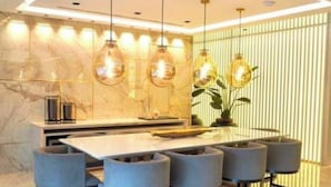 Departamento Premium, 3 habitaciones | Restaurantes