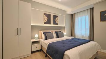 3 bedrooms, iron/ironing board, internet, bed sheets