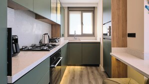Private kitchen - Cassiopeia, 2BR, Sea View Balcony Best Loc (Kadıköy)