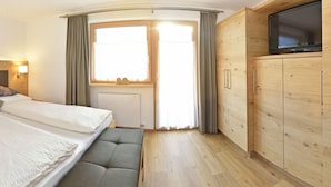 Room - Holiday apartment with 2 bedrooms (Hippach)