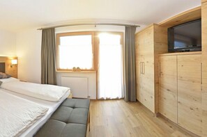Unclassified image, 4 of 39, button - Holiday apartment with 2 bedrooms (Hippach)