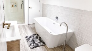 Bathroom - Comfort on Coutts Way (Palmerston North)