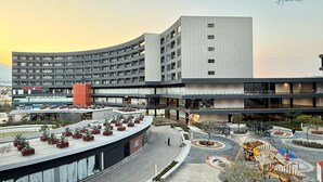 Unclassified image, 2 of 22, button - Premium Loft at a Plaza with restaurants & others (Monterrey)
