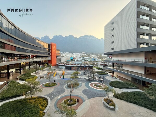 Miscellaneous - Premium Loft at a Plaza with restaurants & others (Monterrey)