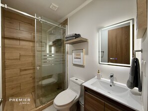 Bathroom - Premium Loft at a Plaza with restaurants & others (Monterrey)