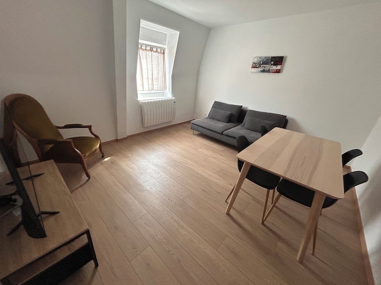 3-room Apartment On The 2nd Floor (No Elevator), Free Parking - Mulhouse