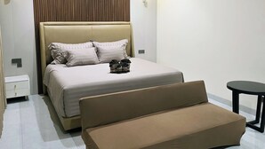 A modern bedroom with a bed, a sofa, a ceiling fan, and an air conditioning unit. - DMranti Villa (Pekan Baru)