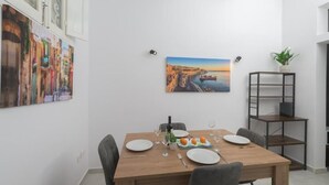 Dining - Stylish Valletta 1 bedroom Penthouse with Terrace and Views (Il-Belt Valletta)