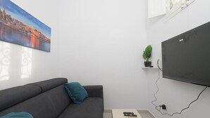 Living area - Stylish Valletta 1 bedroom Penthouse with Terrace and Views (Il-Belt Valletta)