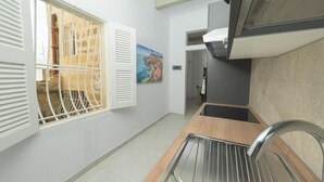 Private kitchen - Stylish Valletta 1 bedroom Penthouse with Terrace and Views (Il-Belt Valletta)