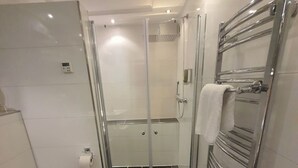 Bathroom - Vrbo Property (Allstedt)