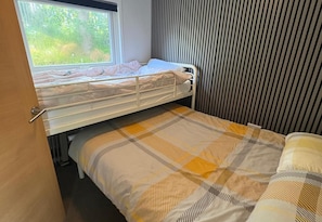 Room - Pet Friendly 2-bed Lodge, Sleeps 5, Pool & Parking (Caernarfon)
