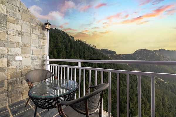 Comet Room with balcony | WiFi (free)