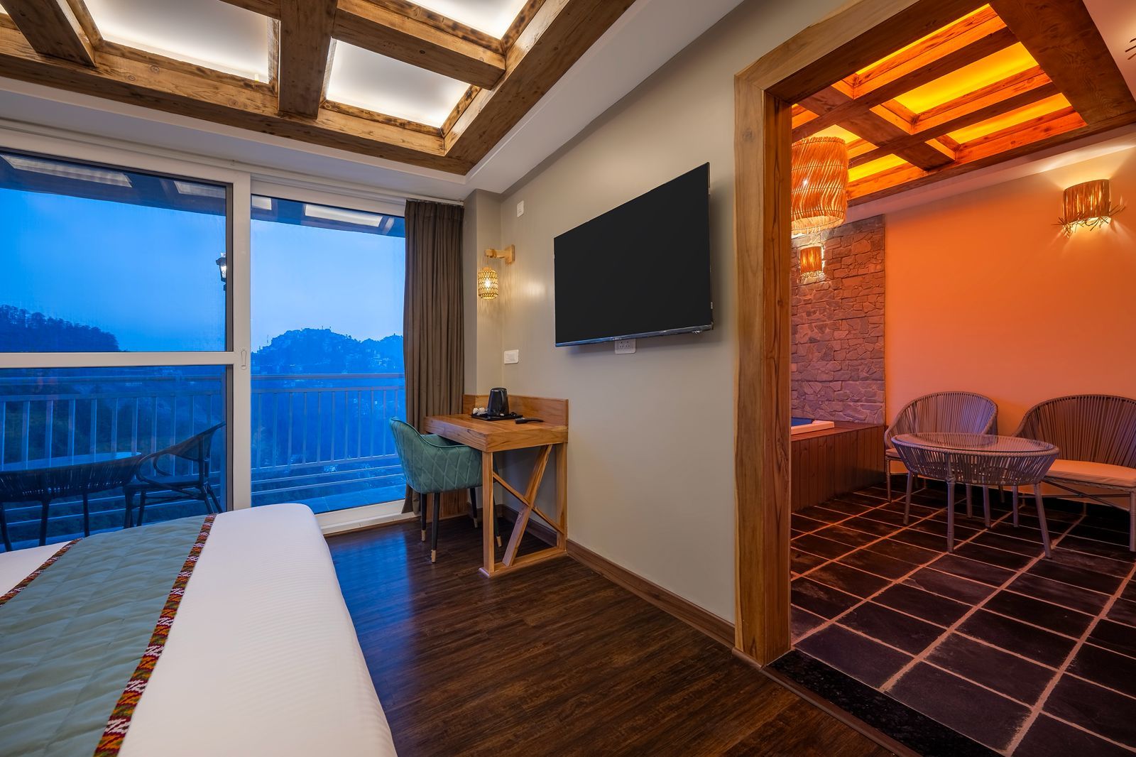 Luna Room with Jacuzzi and Balcony