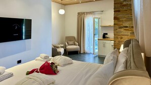 Room - White & black Suites – Suite Five (Σίφνος)
