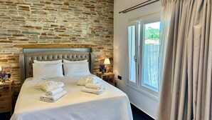 Room - White & black Suites – Suite Five (Platis Yialos Sifnos)