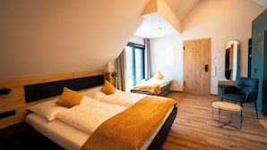 In-room safe, desk, blackout drapes, iron/ironing board - Adler Apartments (Erbach)