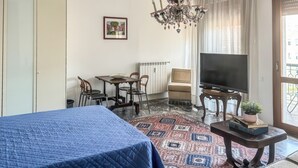 Room - No. 9 - Spacious 140 m² Apartment in Mestre (Mestre)