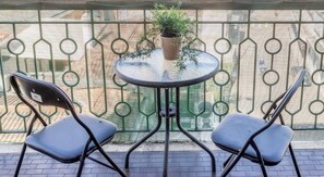 Outdoor dining - No. 9 - Spacious 140 m² Apartment in Mestre (Mestre)