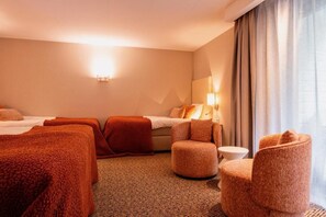 Quarto quádruplo conforto, sacada | Spa