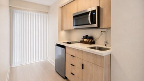 Standard Room | Private kitchen - Toronto Havenmere Suites (Toronto)