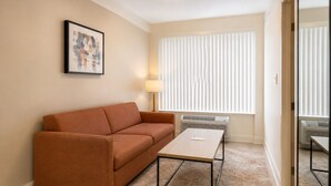Standard Room | Living area - Toronto Havenmere Suites (Toronto)