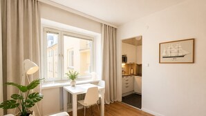 Living area - Bright Design District Studio in Helsinki (Helsinki)